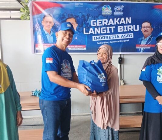 Peduli Warga Kurang Mampu, DPC Partai Demokrat Luwu Utara Salurkan Ratusan Paket Sembako