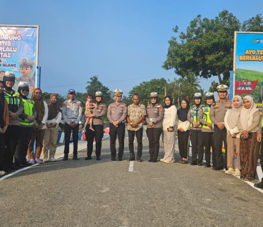 Tim Monev Polda Sulsel Didampingi Satlantas Polres Lutra Evaluasi Kampung Tertib Lalu Lintas di Desa Batu Alang