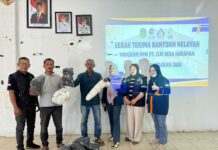 PT CLM Serahkan Bantuan Alat Tangkap Kepada 5 Kelompok Nelayan di Desa Harapan