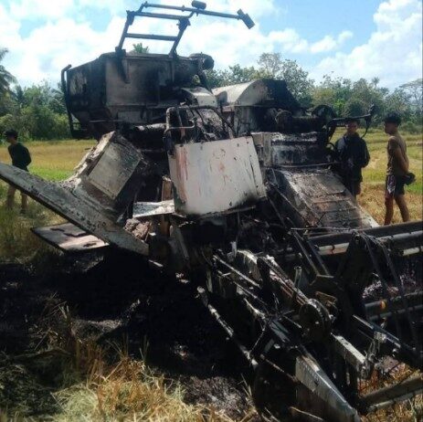 Satu Unit Combine Diduga Dibakar OTK di Bone, Polisi Turun Tangan !