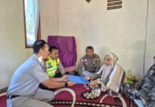 Didampingi Kasat Lantas, Jasa Raharja Serahkan Santunan Korban Laka Maut di Bone