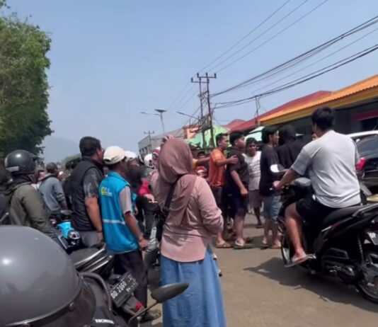 Sigap ! Personel Polsek Nuha Amankan Terduga Pencuri Tabung Gas Elpiji dari Amukan Massa