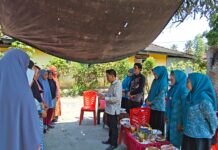 Kukuhkan Kelompok Kampung Mandiri UP2K Nira Aren di Desa Tolada, Ini Harapan Camat Malangke