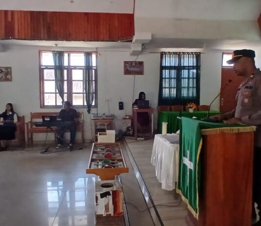 Kapolsek Masamba Laksanakan Giat Minggu Kasih di GKST Jemaat Siloam Onondowa Rampi