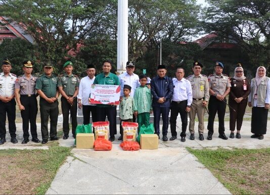 Pemda Lutra Salurkan Bantuan Permakanan bagi 70 Anak Terlantar pada Peringatan Sumpah Pemuda