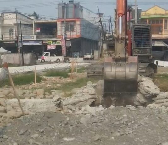 Proyek Penataan Lapangan Tomoni Dibongkar, Bupati Titip Pesan Tegas untuk Rekanan