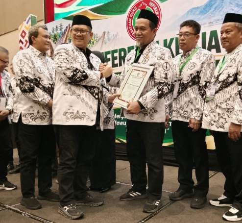 Kelola Dana Anggota Sangat Baik, PGRI Lutra Kembali Raih Penghargaan Tingkat Sulsel