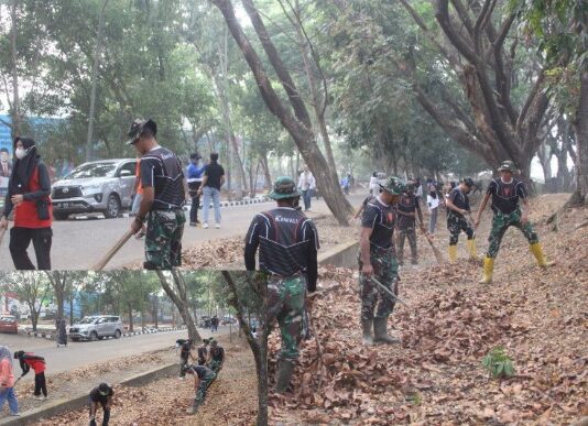 Prajurit Yonarmed 21/Kawali Utusan Letkol Arm Rianto Hartomo Bersih-Bersih di Stadion Lapatau Bone